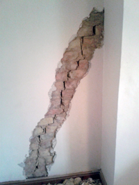 Large crack in wall requires plastering